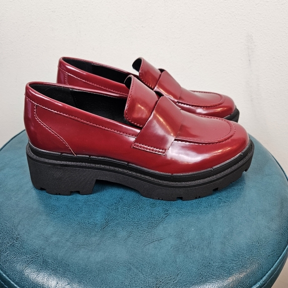 BLONDO Red Patent Leather Waterproof Lug Sole Loafers Size 8M - Picture 1 of 9